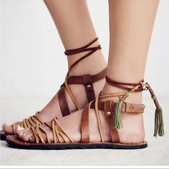 Free people Willow gladiator sandal size 6 Brown leather green tassels wrap boho - Picture 1 of 15